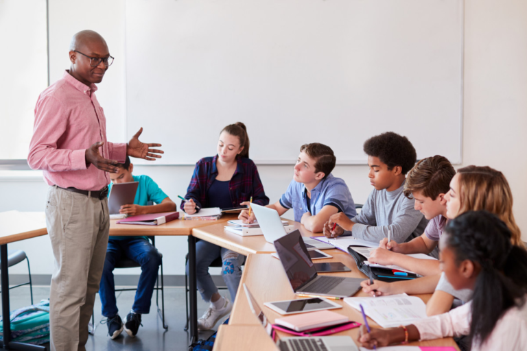 The Role of Technology in Modern Classrooms: Benefits and Challenges